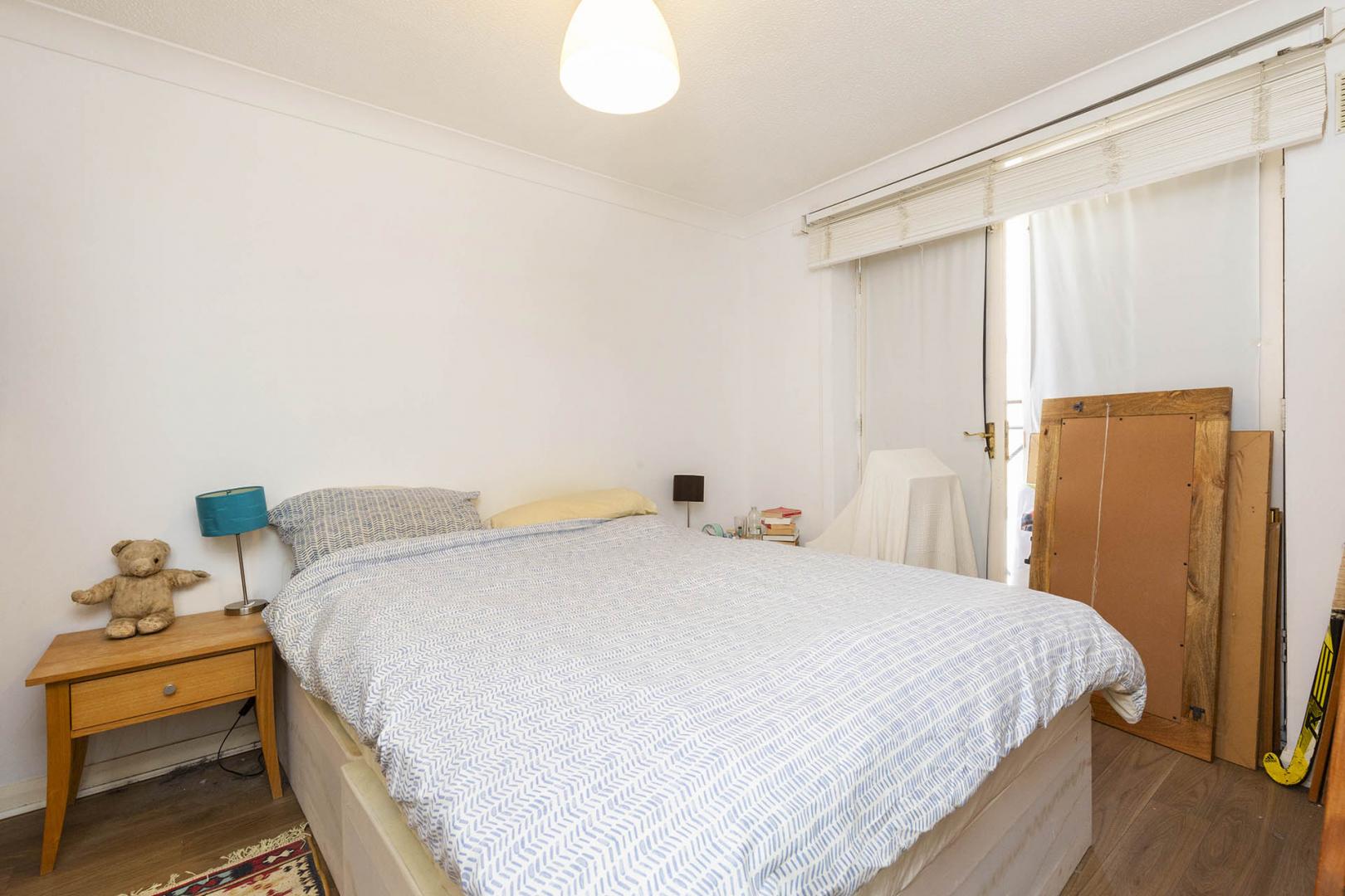 Good size one bed with a modern kitchen and tiled bathroom mins to tube Cornwallis Square, Archway